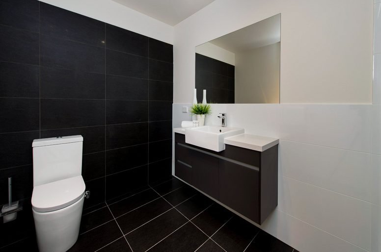 Unit 17-Main Bathroom